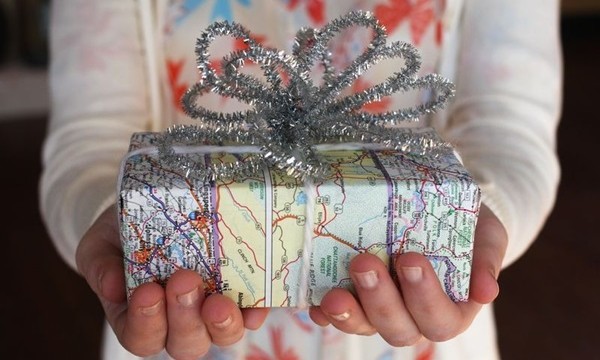 25 DIY Wrapping Paper Ideas for Gifts 1