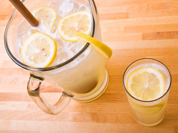 5 Healthy and Mood Boosting Lemon Drinks 1