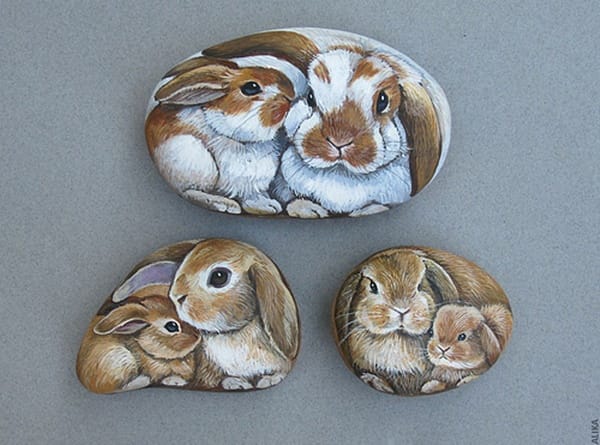 40 Cute Pictures of Animals Painted on Rocks 24