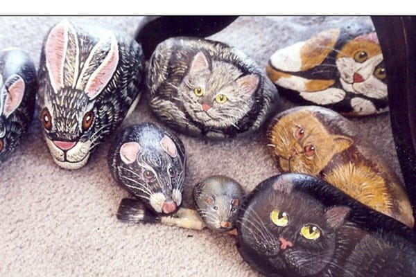 40 Cute Pictures of Animals Painted on Rocks 4