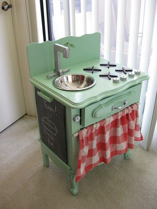 10awesome-diy-play-kitchen-ideas-for-your-kids-8