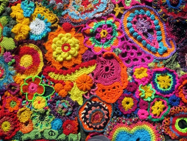 25-beyond-believe-crochet-artwork-installations-20