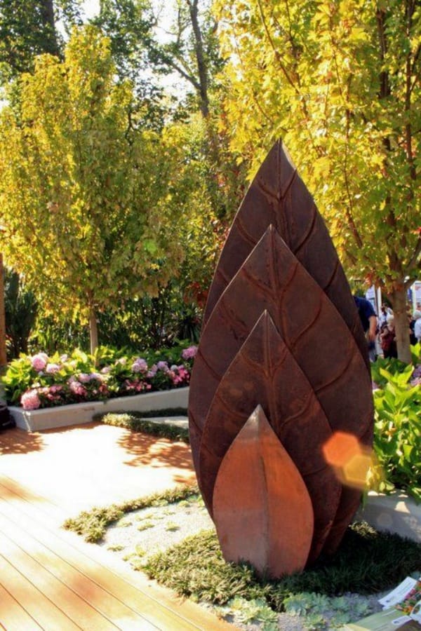 30 Creative and Colorful Garden Sculptures Project