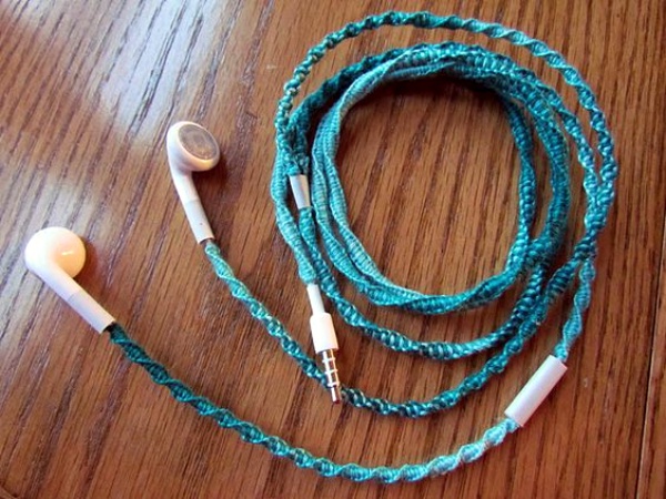 How to make your own Colorful Earphones00023
