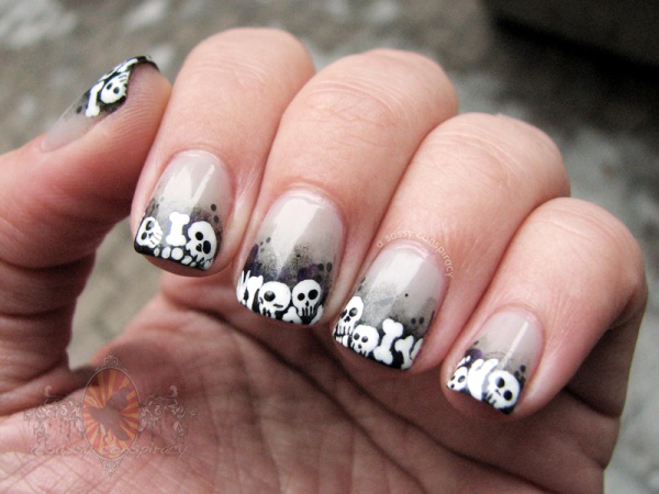 Scary Zombie Nail Art To Try On This Halloween00011