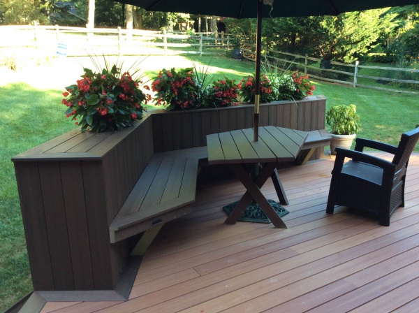DIY-Outdoor-Wooden-Planter-Box