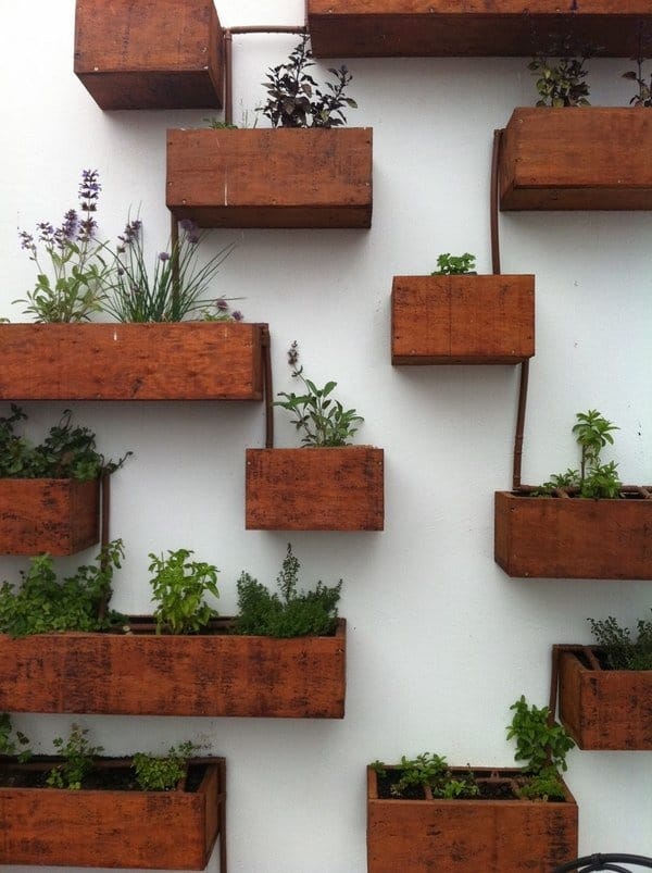 DIY-Outdoor-Wooden-Planter-Box