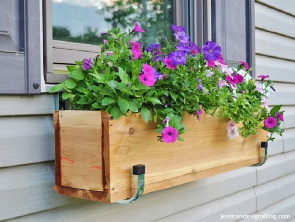 DIY-Outdoor-Wooden-Planter-Box