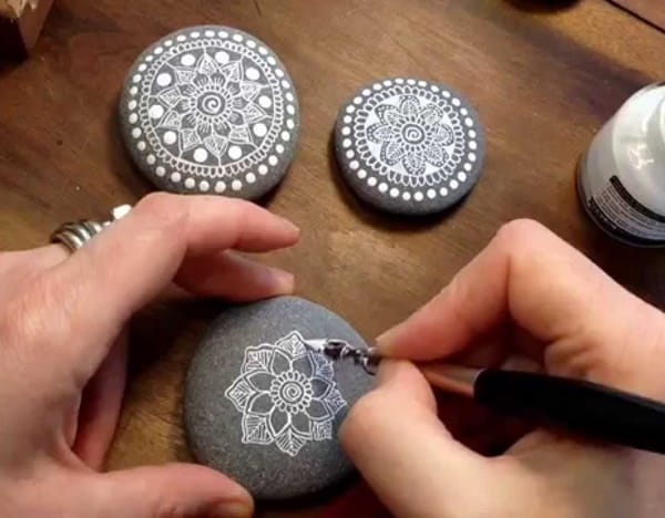 DIY-Mandala-Stone-Patterns