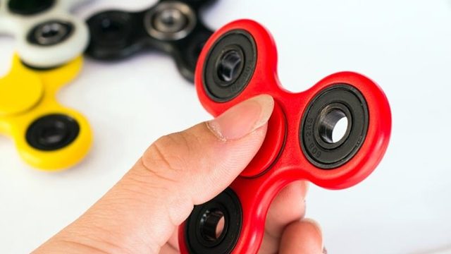 Simple-Ways-to-Decorate-Your-Fidget-Spinner