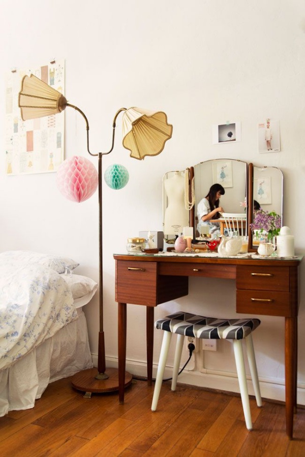 Clever Ways to Use Small Space for Dressing Table