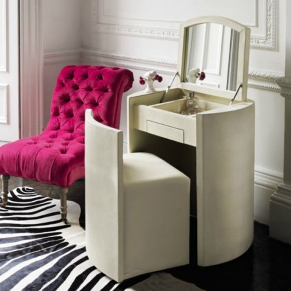 Clever Ways to Use Small Space for Dressing Table