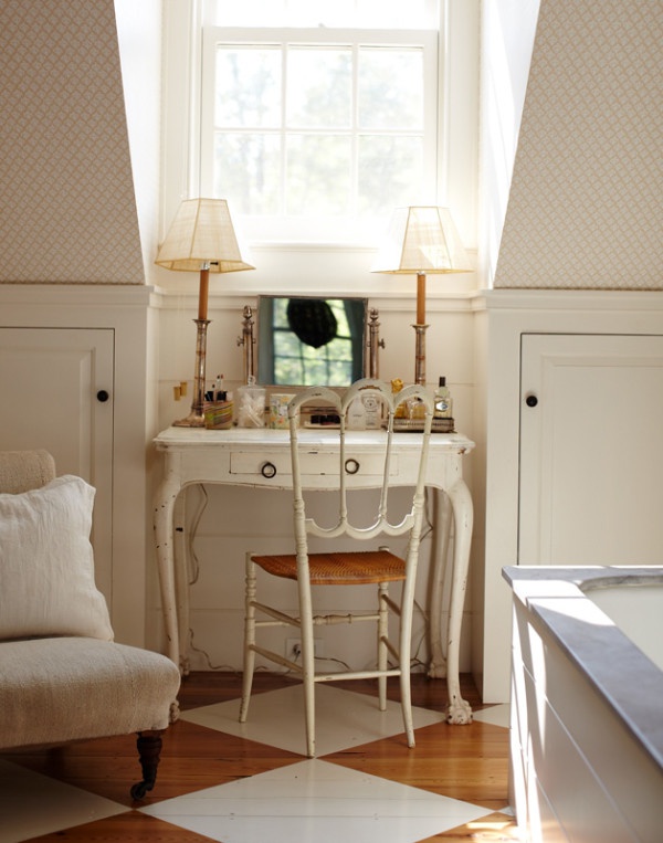 Clever Ways to Use Small Space for Dressing Table