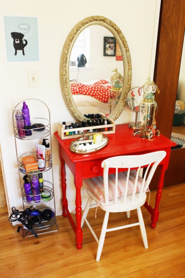 Clever Ways to Use Small Space for Dressing Table