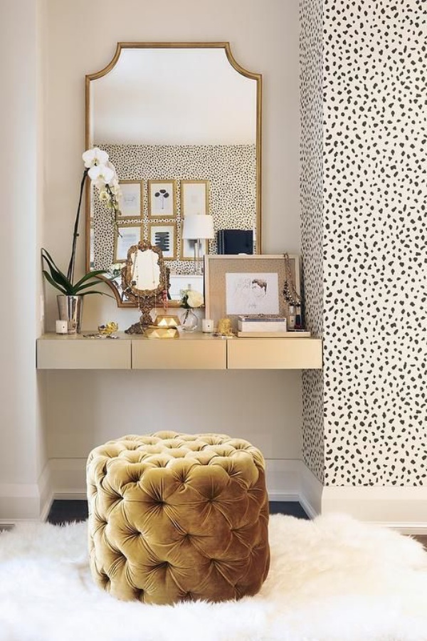 Clever Ways to Use Small Space for Dressing Table