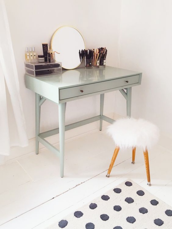 Clever Ways to Use Small Space for Dressing Table