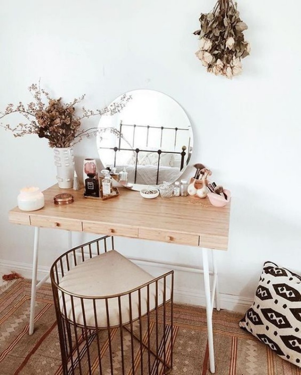 Clever Ways to Use Small Space for Dressing Table