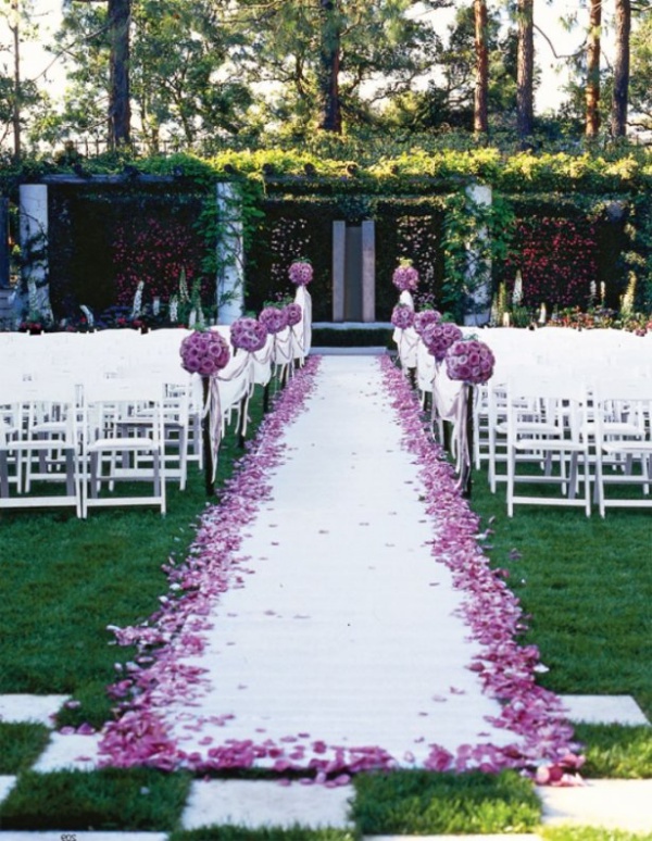 Ways To Decorate Your Backyard For a Wedding