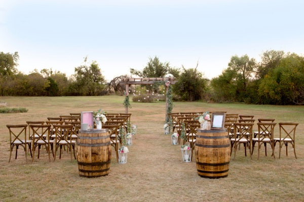 Ways To Decorate Your Backyard For a Wedding