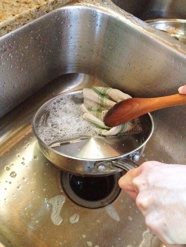 Epic Ways To Get Rid Of Fish Or Egg Smell From Utensils