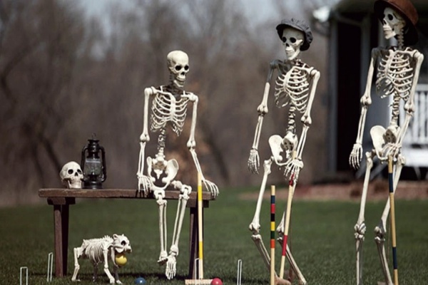 Scary Skeleton Decor Ideas to try this Halloween