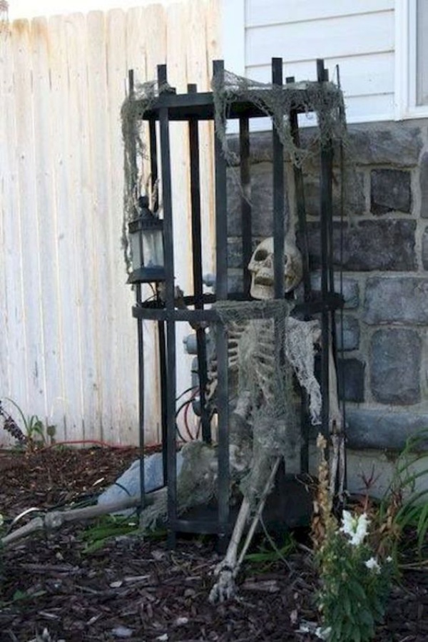 Scary Skeleton Decor Ideas to try this Halloween