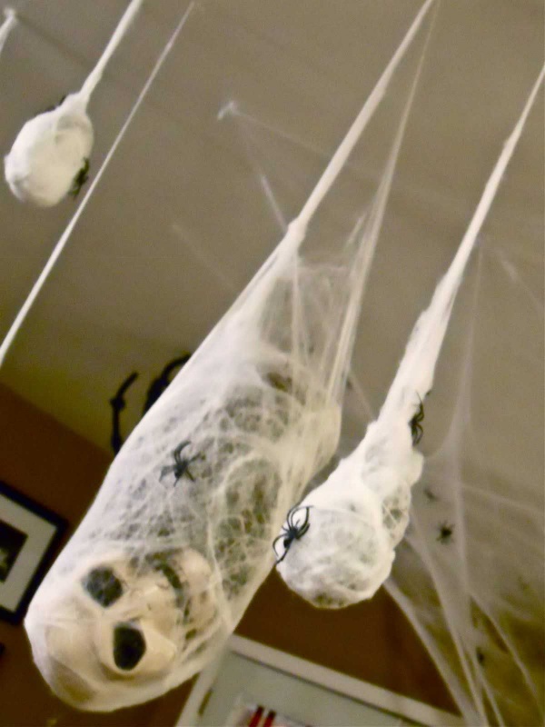 Scary Skeleton Decor Ideas to try this Halloween