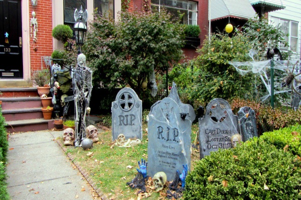 Scary Skeleton Decor Ideas to try this Halloween