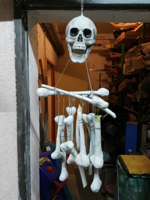 Scary Skeleton Decor Ideas to try this Halloween