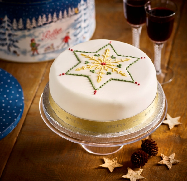 Stunning Christmas Cake Decoration Ideas