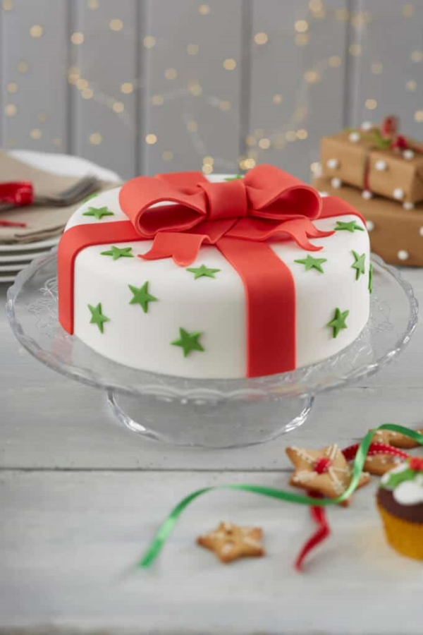 Stunning Christmas Cake Decoration Ideas