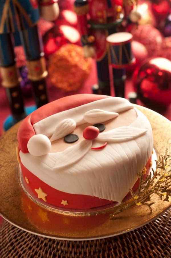 Stunning Christmas Cake Decoration Ideas