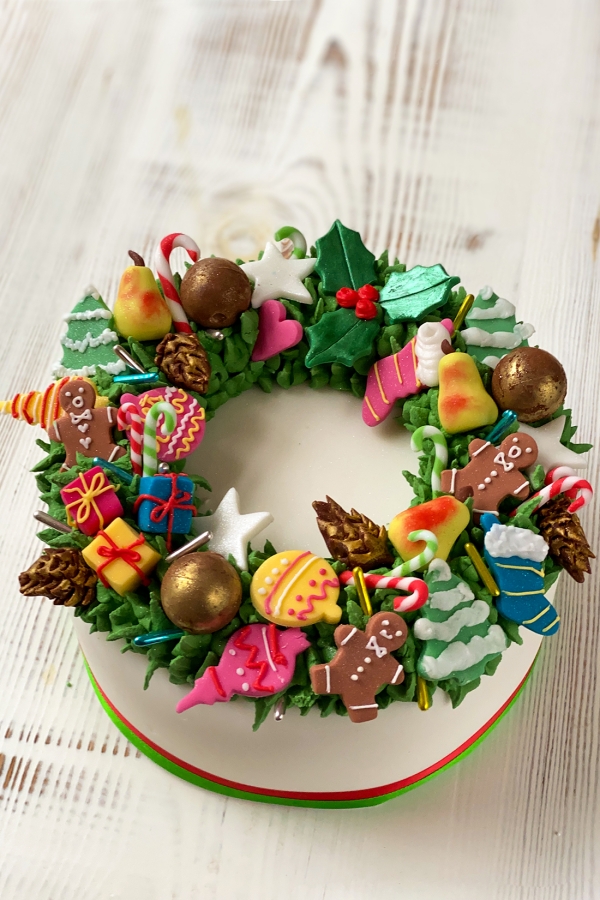 Stunning Christmas Cake Decoration Ideas