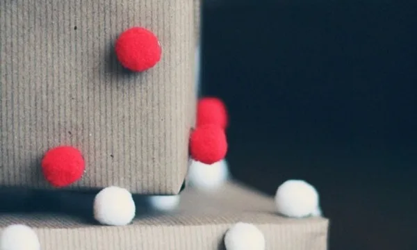 25 DIY Wrapping Paper Ideas for Gifts 18