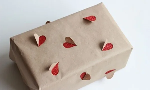 25 DIY Wrapping Paper Ideas for Gifts 5