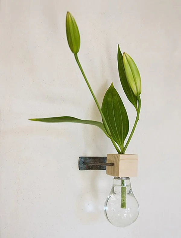 19 Brilliant Ways to Repurpose Old Light Bulbs 10