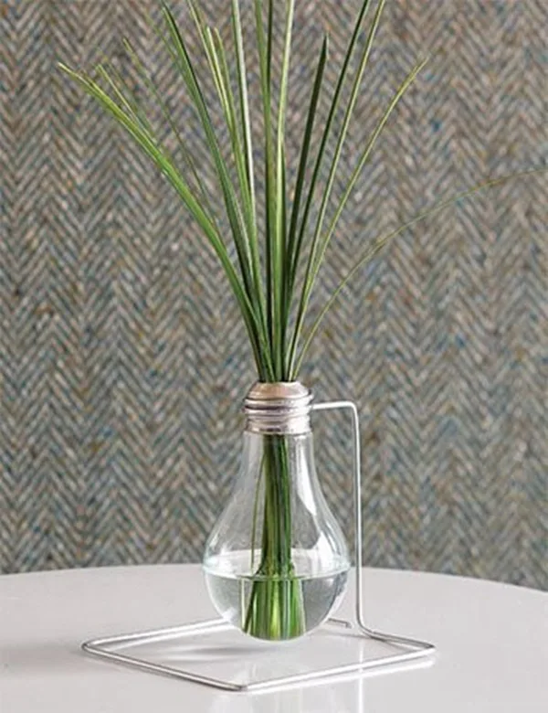 19 Brilliant Ways to Repurpose Old Light Bulbs 14