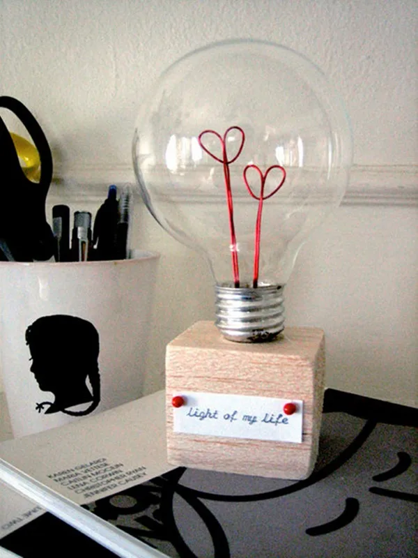 19 Brilliant Ways to Repurpose Old Light Bulbs 15