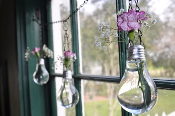 19 Brilliant Ways to Repurpose Old Light Bulbs 6