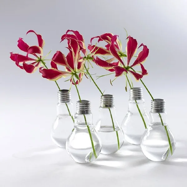 19 Brilliant Ways to Repurpose Old Light Bulbs 8