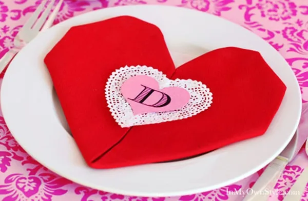 30 Creative Napkin Folding Ideas 16