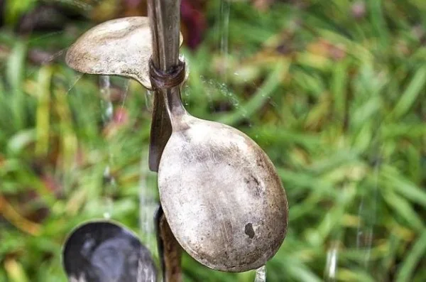 30 Decorative Rain Chain Ideas for Outdoors 19