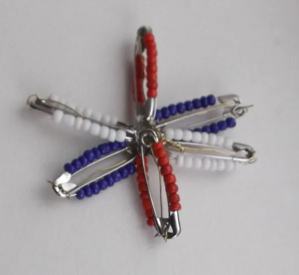 Make Your Own DIY Safety Pin Jewelry Ideas