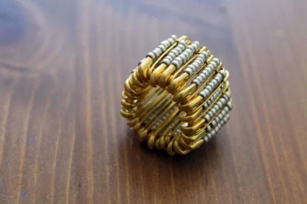 Make Your Own DIY Safety Pin Jewelry Ideas