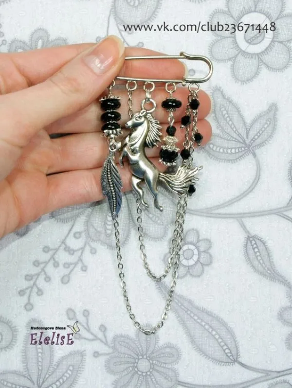 Make Your Own DIY Safety Pin Jewelry Ideas