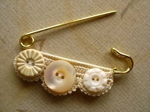 Make Your Own DIY Safety Pin Jewelry Ideas