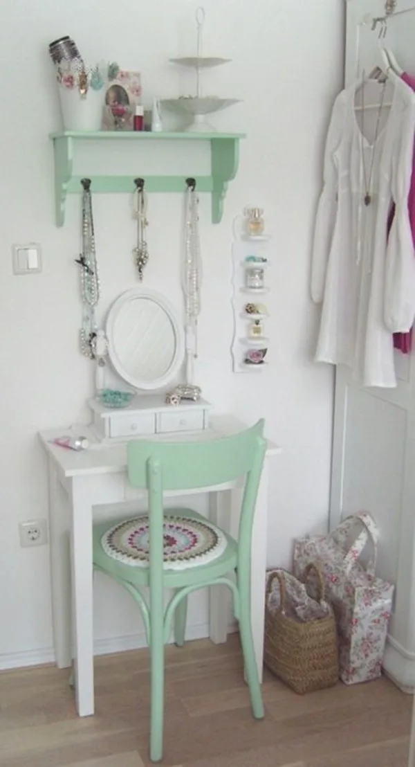 Clever Ways to Use Small Space for Dressing Table