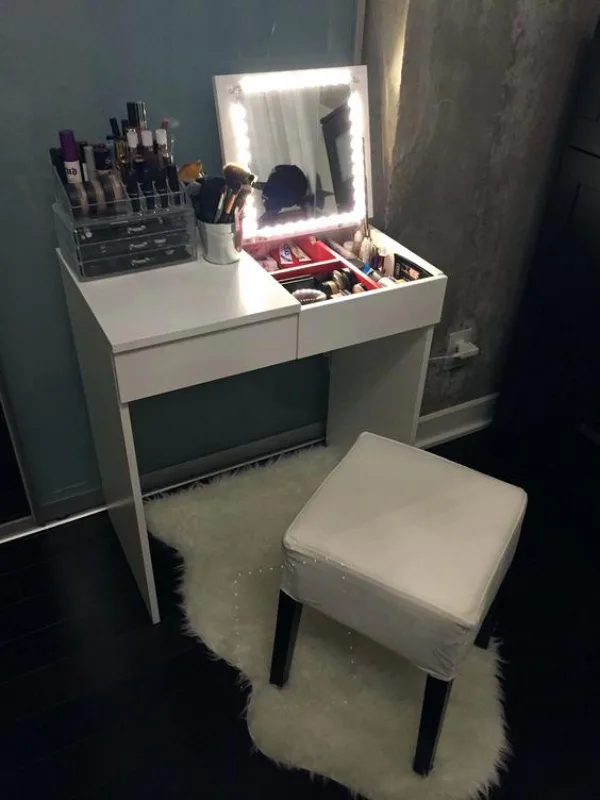 Clever Ways to Use Small Space for Dressing Table